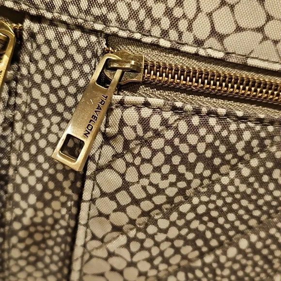 Travelon Crossbody Bag Like New Condition - Picture 2 of 13